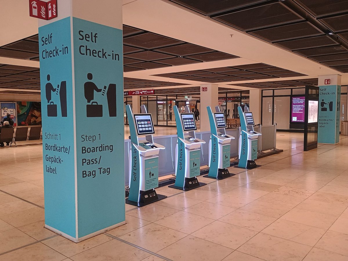 Ruhiger Self-Check-in-Bereich im Terminal 1 des BER