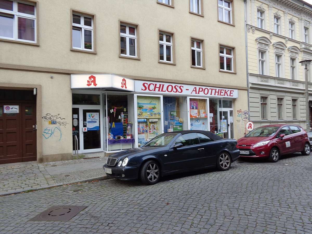 Schloss-Apotheke an der Rudower Straße 13, Aufnahme von 2014; kein Hotelfoto