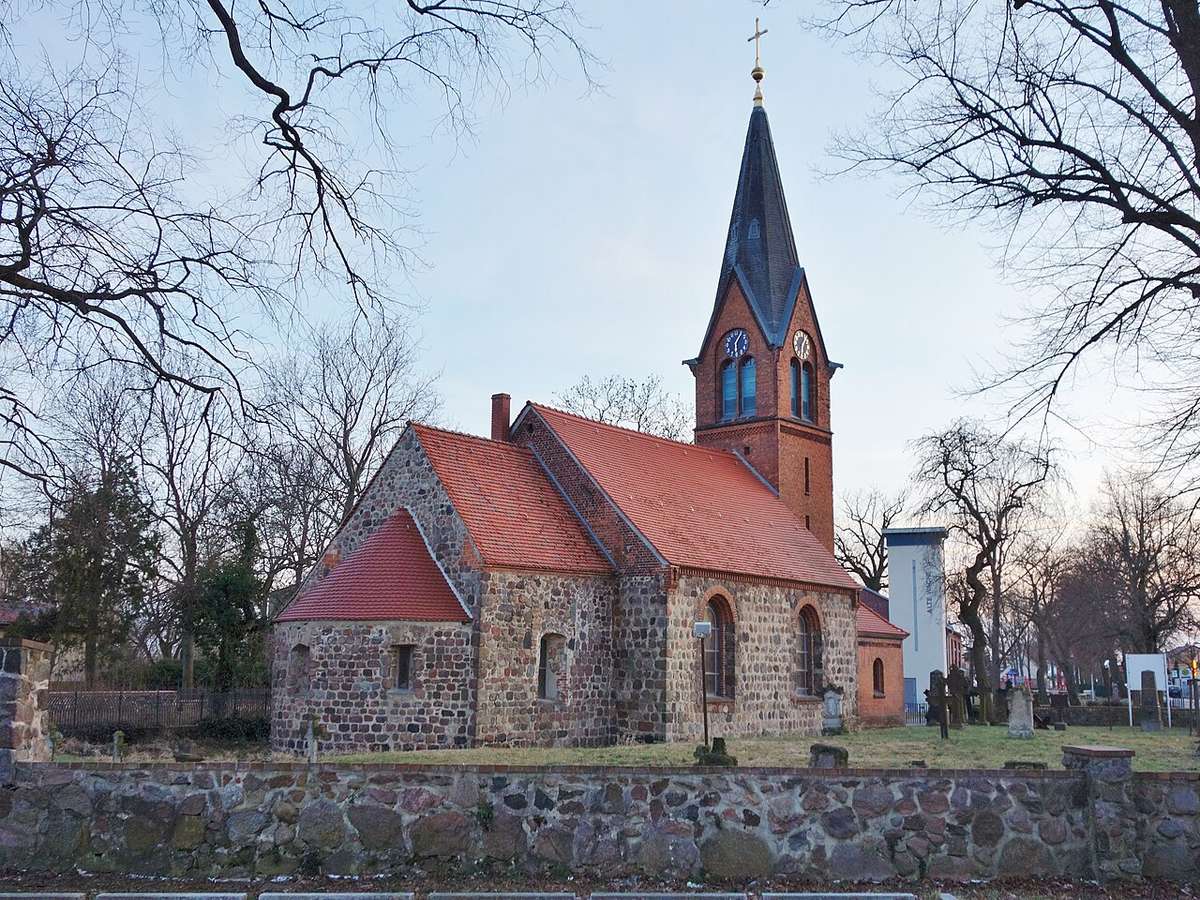 Dorfkirche Großziethen, 2018; keine Aufnahme von Haus Belger.